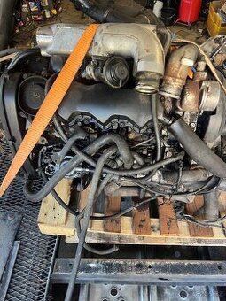 Motor Peugeot boxer 2.5tdi i s převodovkou
