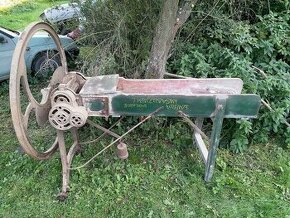 Řezačka pícnin, stoletá