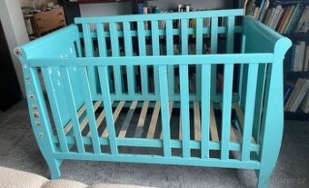 Dřevěná dětská postýlka na chalupu