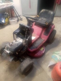 Zahradní traktůrek