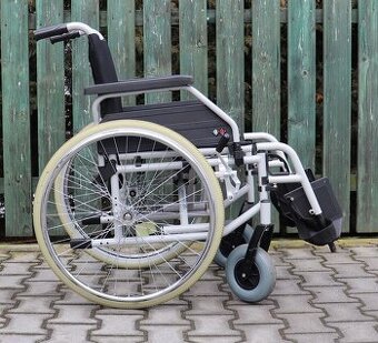 048-Mechanický invalidní vozík B+B.