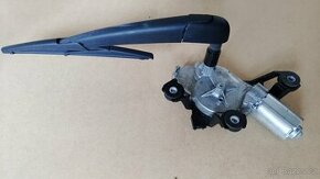 Motorek zadního stěrače s ramínkem