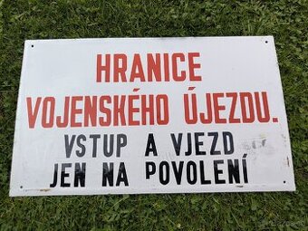 Smaltovaná cedule Hranice Vojenského Újezdu