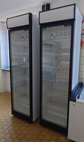 Prosklená lednice chladnice vitrína