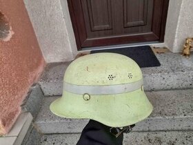 Stará hasičská německá helma