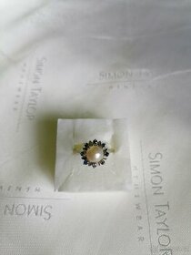 Zlatý prsten s pravou perlou a safíry - 1