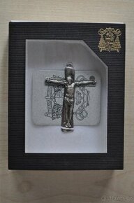 Kříž z edice růženců pro Dominika kardinála Duku