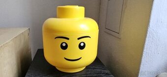 LEGO uložená hlava