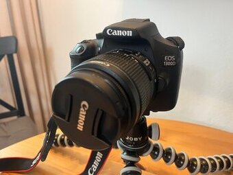 Zrcadlovka Canon EOS 1300D s vybavením
