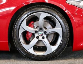 Alfa Romeo Giulia Veloce - kola/disky/sada R18, 5x110