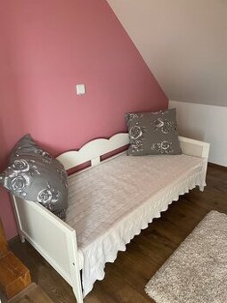 Postel sedačka z IKEA s matrací