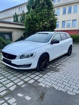 Volvo V60 2.4D D6/208kwPlug-in Hybrid,Summum,AWD, pěkný vůz