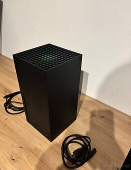 🎮 Xbox Series X komplet + 2 hry