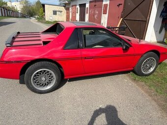 Prodám Pontiac Fiero 2.5 r.v.1986 po starší renovaci