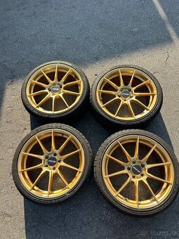 Motec mcr2 ultralight 5x112 r19 235/35/19