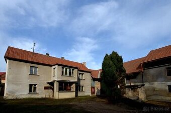 Prodej venkovské usedlosti v Předoníně s dvěmi stodolami na