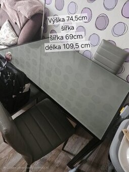 Stůl a židle