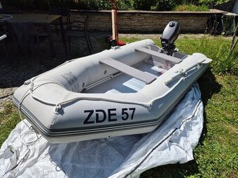 Nafukovací člun 3,3m s motorem Johnson 5 hp