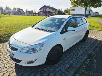 OPEL ASTRA J 2012 COMBI 1.6 + PLYN TAŽNÉ