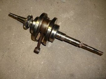 Peugeot Satelis 125 Compressor. Kliková hřídel.  rok 2007