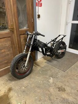 Rám bez kol suzuki gsx 600f