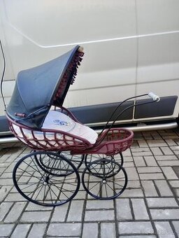 Kočárek pro panenky