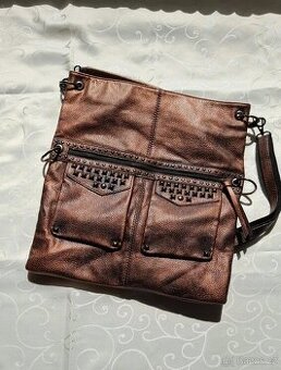 Hnědá nošená kabelka