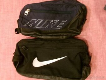 Kosmetické tašky Nike.