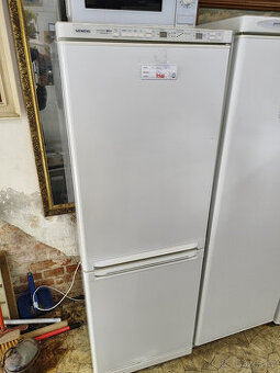 Kombinovaná Chladnička Siemens KG31E03