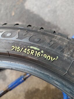 Použité celoroční pneu 215/45/16 TOYO