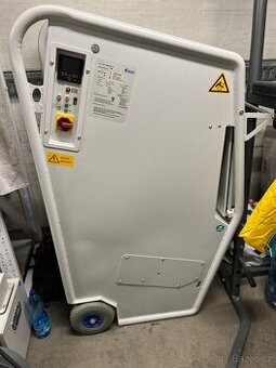 Stroj na foukanou izolaci