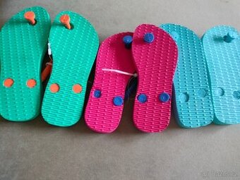 Letní pantofle dětské nove