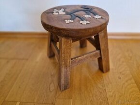 Dřevěná stolička - s kočičkou