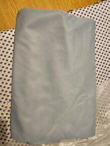 Nová světle šedá podšívkovina 1,5 x 1,5 m