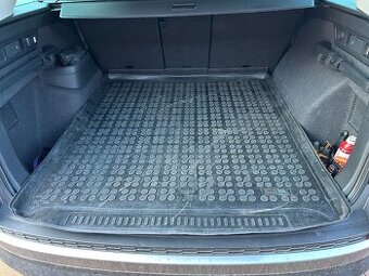 GUMOVÁ VANA DO KUFRU VW PASSAT B8 2015-2023 (COMBI)