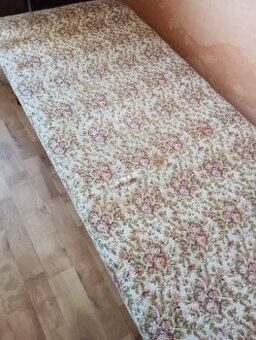 Valenda s úložným prostorem a mattaci