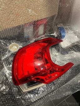 Peugeot 2008 světlo zadní pravé