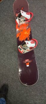 Snowboard plus boty
