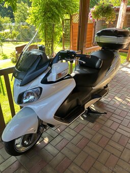 Suzuki Burgman 650 Executive - 1