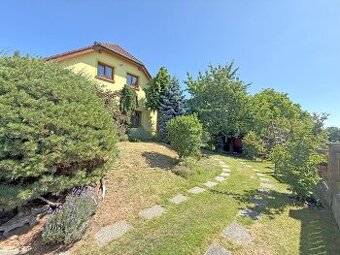 Rodinný dům 4 + kk s fotovoltaikou a zahradou 597 m², lokali