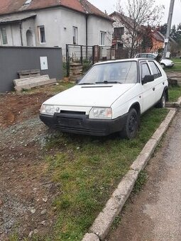 Prodám favorit, r.v.1990, karburátor