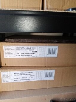 Prodám vitrínu třídveřovou.