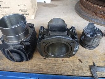 Prodám nepoužitou sadu - písty, válce a pístní kroužky