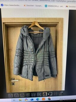 ZIMNÍ ATRAKTIVNÍ ZNAČKOVÁ BUNDA S KAPUCÍ,vel: 44/46