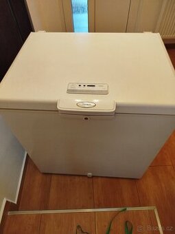 Pultový mrazák Whirlpool
