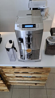 Automatický kávovar Delonghi Primadonna na zrnkovou kávu