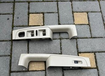 Škoda Superb 2 madla přednich dveří.