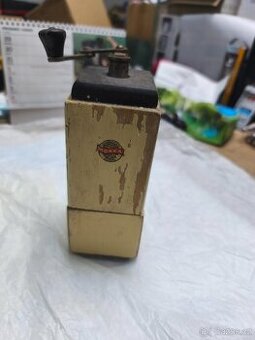 starožitný mlýnek na kávu