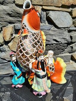 Sousoší - porcelán - postavy mnichů a ryby