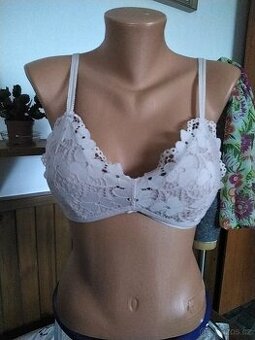 Nová krajková podprsenka - 1